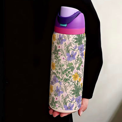 زجاجة ذات مقبض ملون مزينة بالزهور