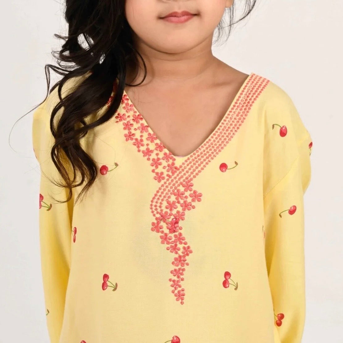 جلابية أطفال الكرز