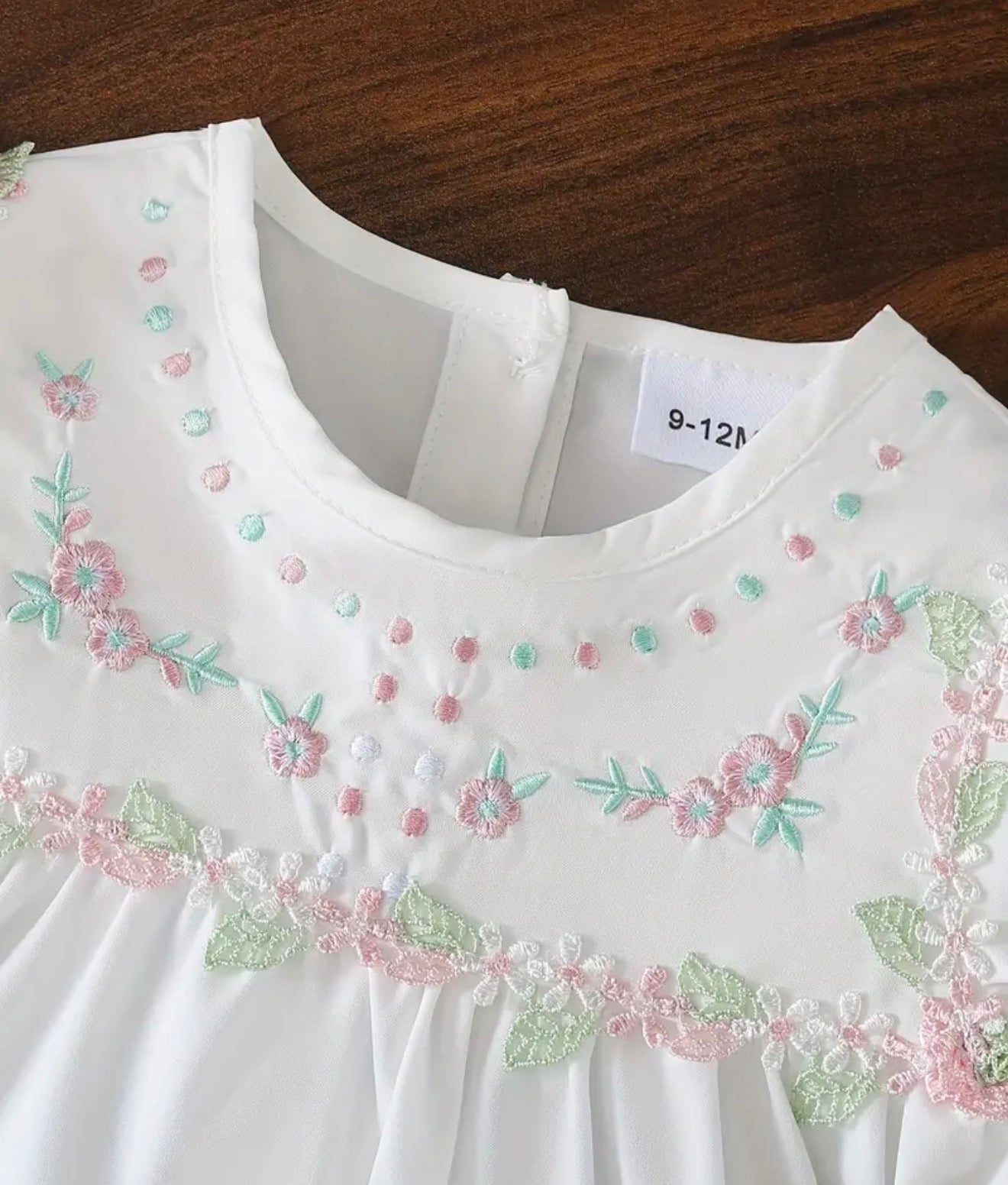 فستان صيفي أبيض فرنسي