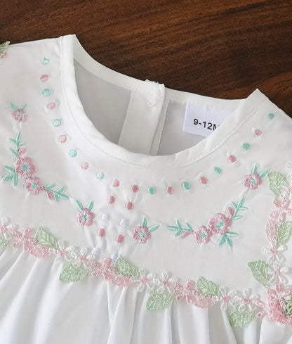 فستان صيفي أبيض فرنسي